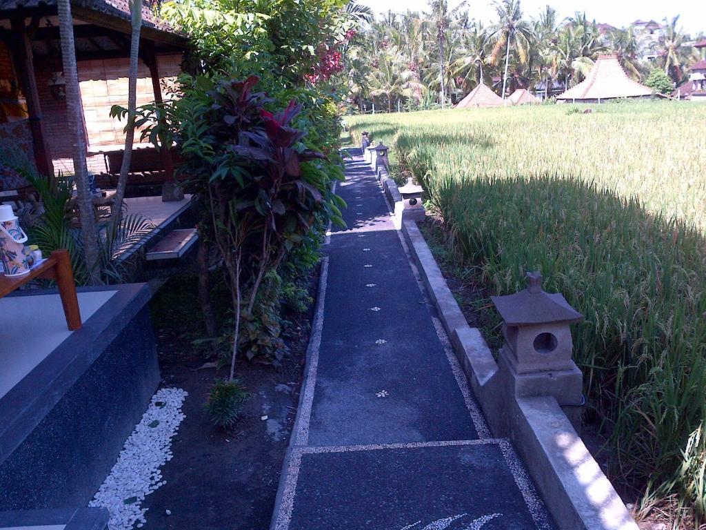 Puji Hostel And Bungalow Ubud Екстер'єр фото